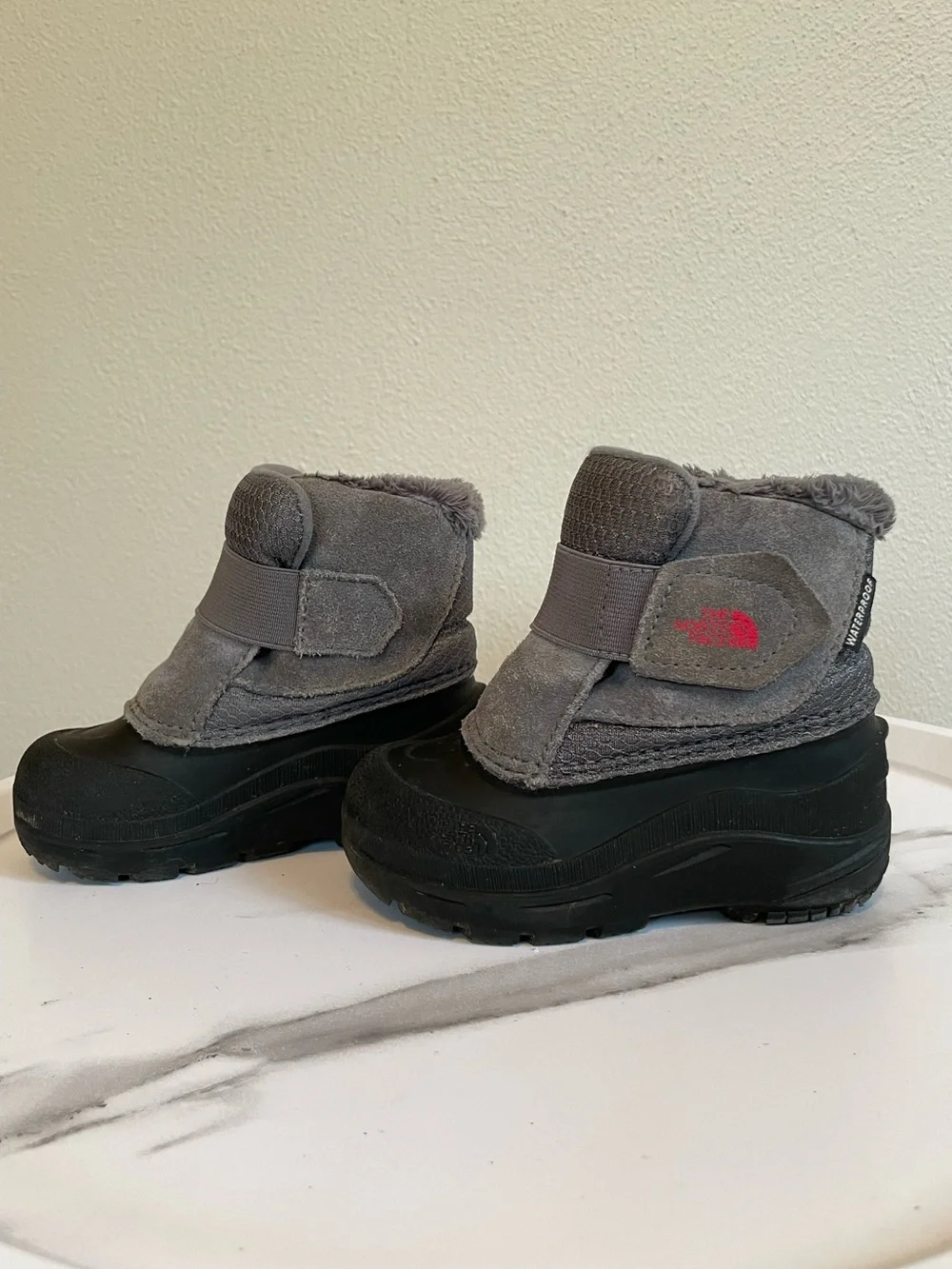 The North Face Toddler Alpenglow Il boots gray Insulated Waterproof Snow Boots 6